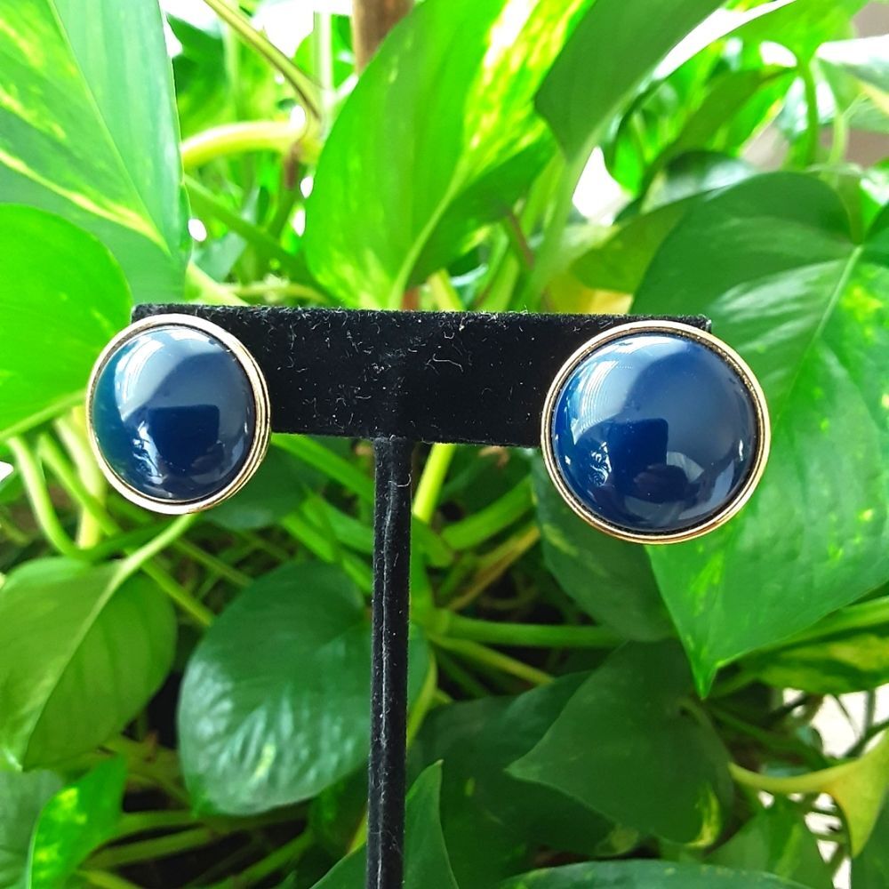 VTG MONET SAPPHIRE BLUE LUCITE GOLD TONE TRIM BUTTON PIERCED EARRING